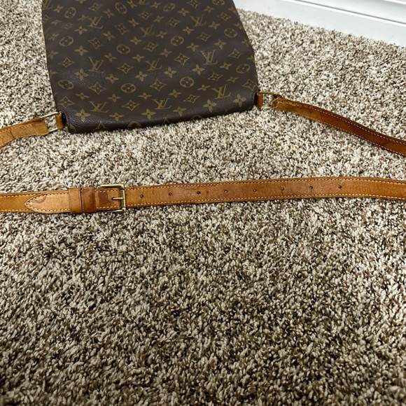 Louis Vuitton Tango Salsa GM AUTHENTIC - Picture 9 of 11